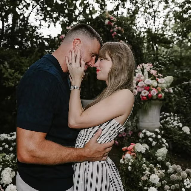taylor's engagement dress Of Course Taylor Swift's Engagement Dress Is Sold Out